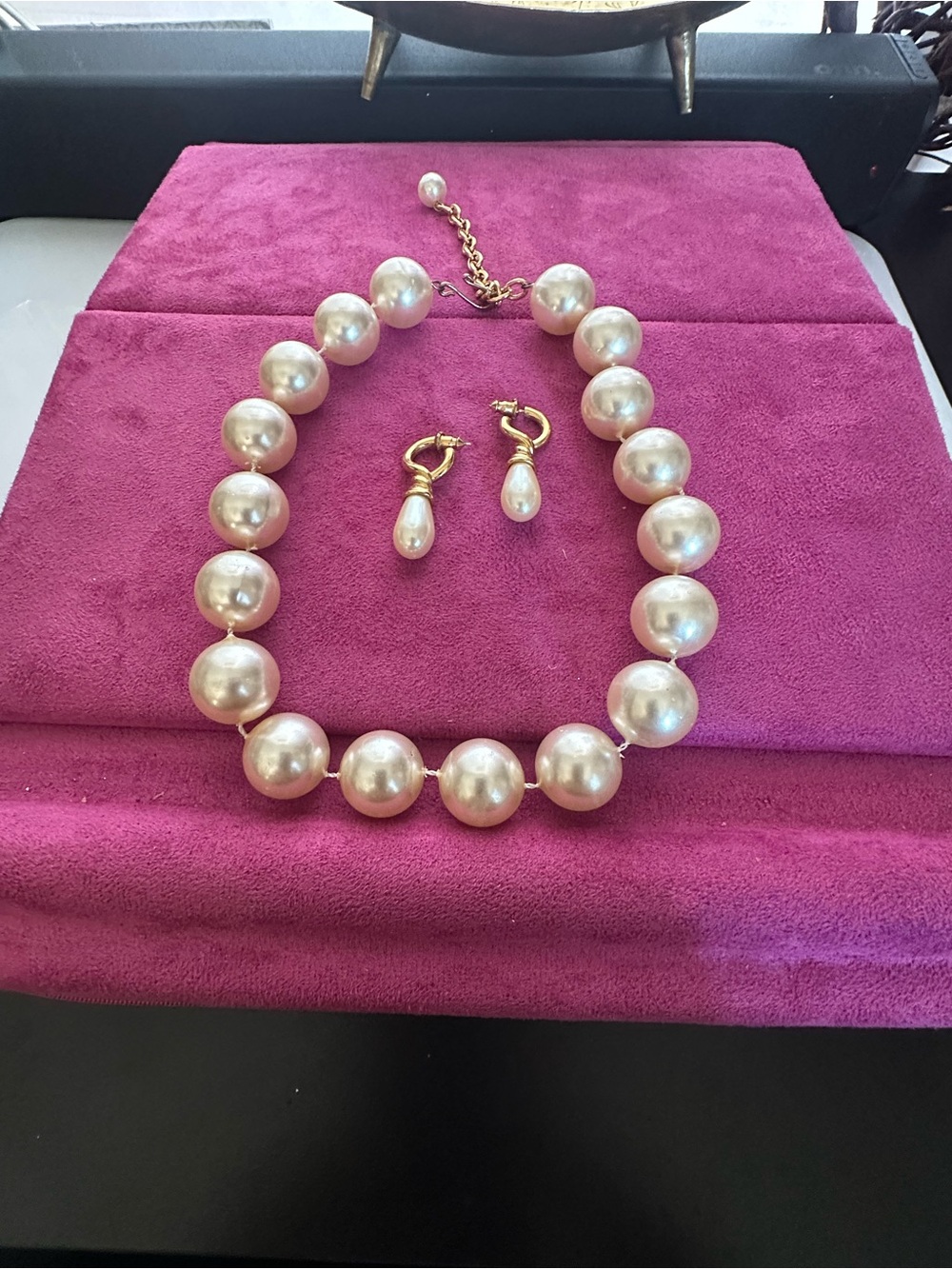 Classic Gold-Tone Cream faux Pearl Necklace and Drop Earrings Set